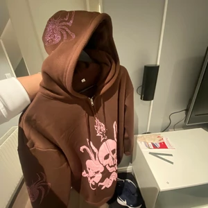 Rhinestone hoodie - precis köpt, aldrig använt den ute har ba testat den en gång, köpt ifrån ett uf företag, fint material