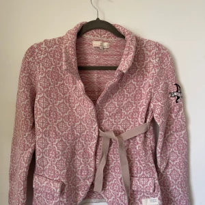 Odd Molly kofta, väldigt fint skick! - Använd fåtal gånger och är sparsamt använd! 