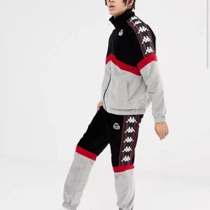 Kappa byxor - Byxor från KAPPA stl M, tjocka i materialet men såå sköna. Köpta för 1200kr nyskick