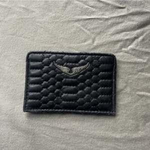 Korthållare från zadig - Säljer min korthållare från zadig voltaire, köpt för 800, helt oanvänd.💗