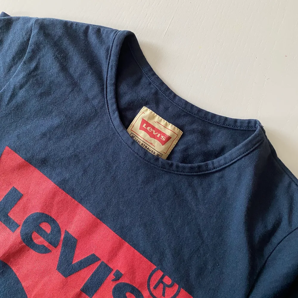 Jättefin Levis t-shirt som inte finns att köpa längre  Exklusive frakt . T-shirts.