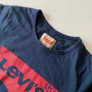 Jättefin Levis t-shirt som inte finns att köpa längre  Exklusive frakt 