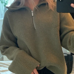 H&M stickad  - Endast använd en gång, säljer då den aldrig används🤍 (lägger upp igen pga oseriös köpare) 