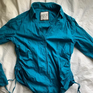 ESPRIT SKJORTA - Perfekt sommar skjorta med dragsko detaljer <3