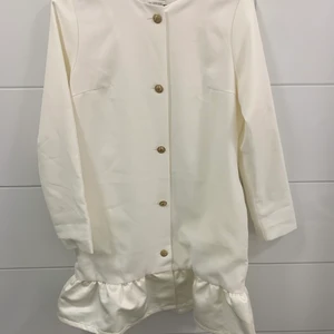 Ida Sjöstedt vår kappa - Student, bal, bröllop eller finare vardags kappa? Super snygg men kommer tyvärr inte till användning av mig 