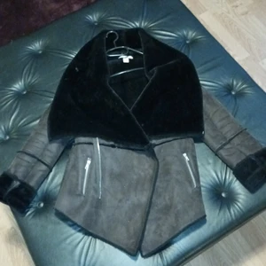 Jacka - Säljer min bruna jacka i strl S/36, passar M oxå. Endast provad 