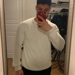 Zara - sweatshirt strlk S  - Härlig sweatshirt från Zara storlek S. Knappt använd