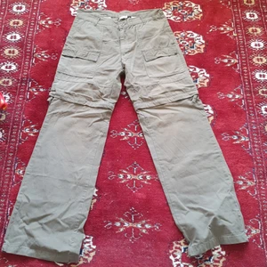 Corgo byxa - Säljer min Cargo byxa som passar till allt och sitter buggy. Passar 34_ 36