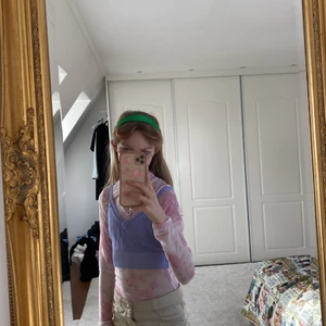 Tröja  - säljer denna fina topp som är genomskinlig anväd i gång prisis som ny💗😊