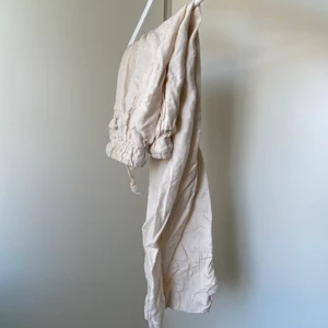 Linnebyxor - Linnebyxor. Zara. XS. Säljer pga passar ej. Köparen står för frakt.