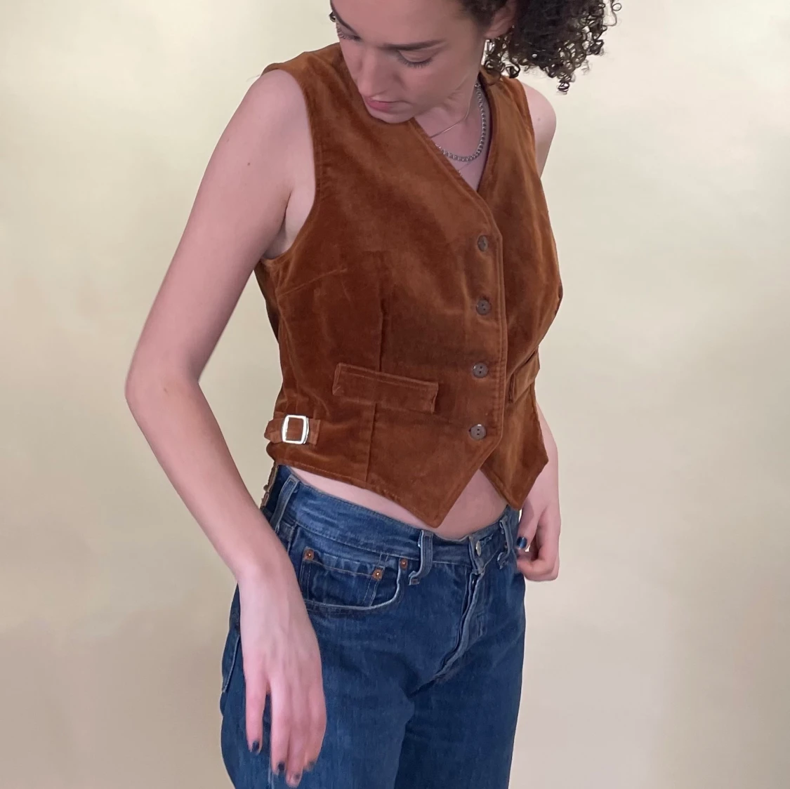 Brun sammetsväst - 91