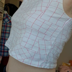 Monki, Crop-top - Stl. S, röd och vit