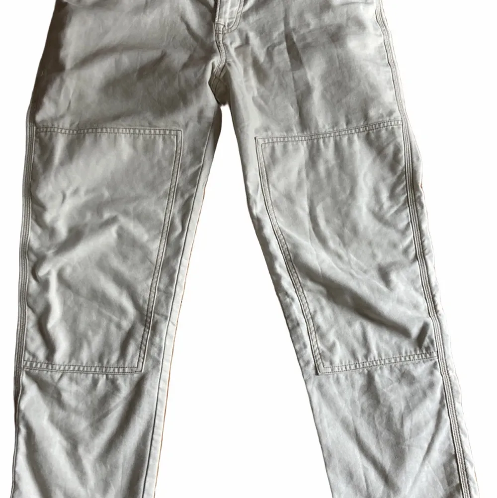 Vailent jeans som liknar carhart i stilen. Skick 10/10 Knappt använda. Storlek M. Jeans & Byxor.