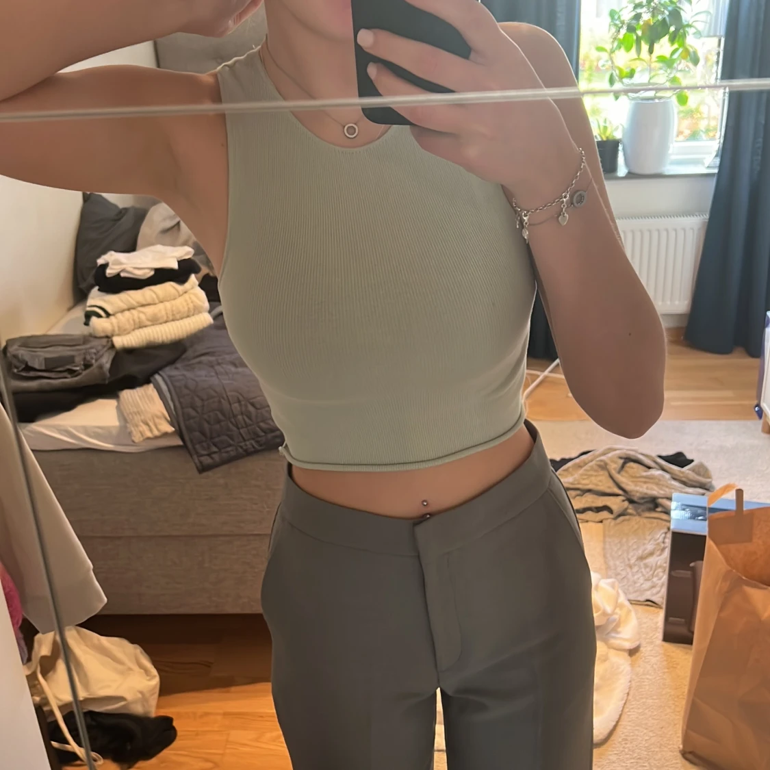 Fin topp i ljus mocha grön