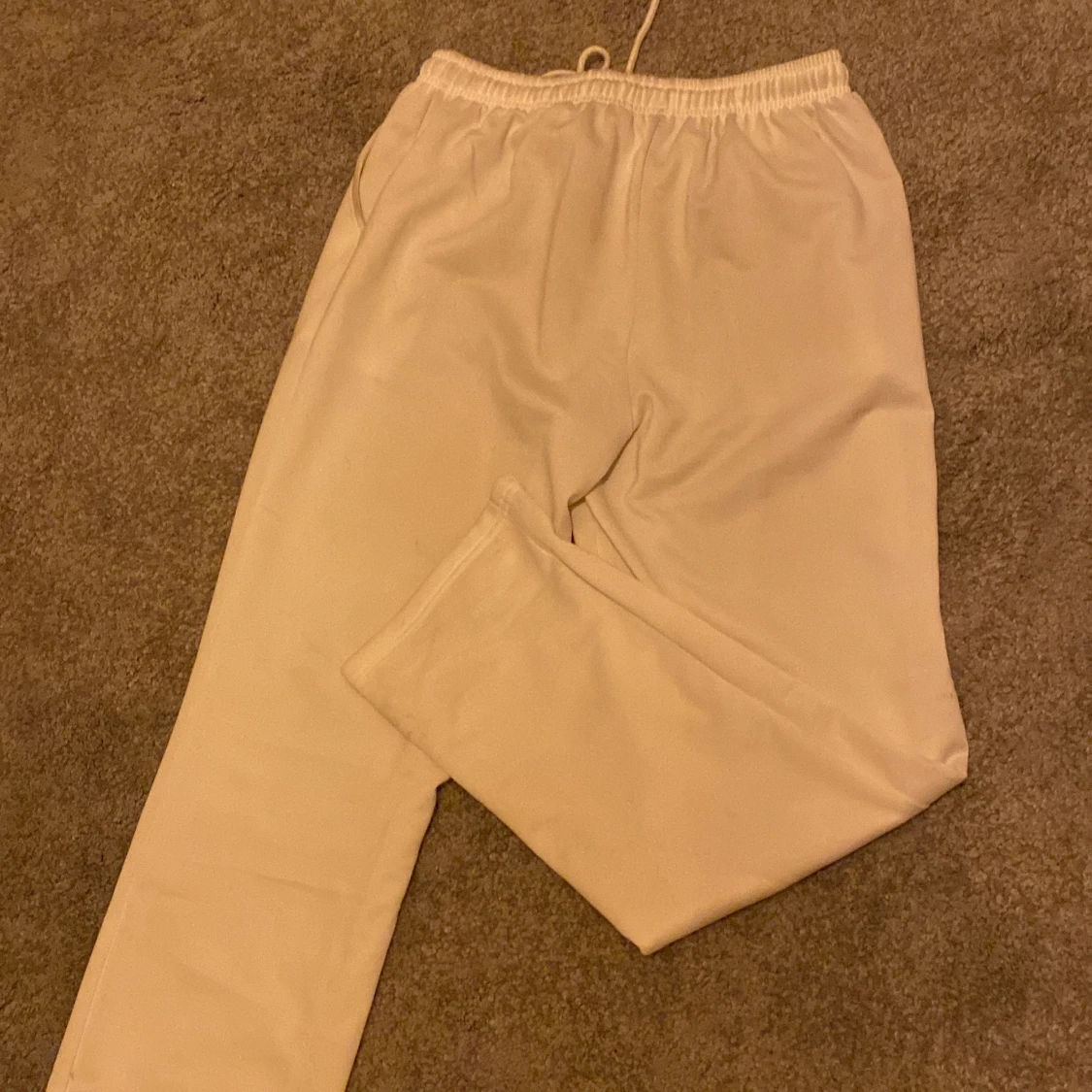 Vita kostymbyxor - 90