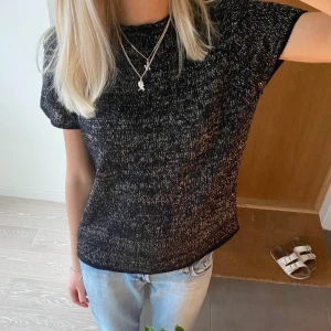 Stickad t-shirt - Skitsnygg stickad t-shirt från zara☺️
