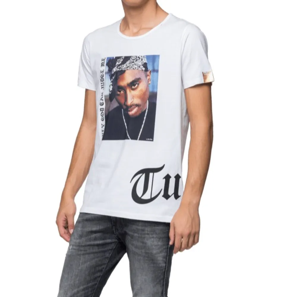 Jättefin, ny 2pac T-shirt. Aldrig använd! Endast tvättad. Skriv privat för egna bilder 💕. T-shirts.