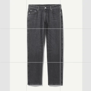 Weekday arrow low💓 - Säljer mina arrow low jeans från Weekday i färgen tar black. Aldrig använda💓