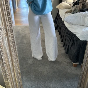 Linnebyxor från H&m  - Super fina linne byxor från H&m, tyvärr lite för små för mig. Använda en gång,   