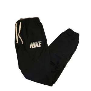 Nike pants  - Nike pants  Storlek s  Pris:199kr  Fraktar eller möts upp i Gbg  Fraktar eller möts upp i Gbg 