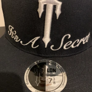 Trapstar keps - Trapstar keps i storlek 7 3/8 navy blue för 900. Boxen tillhör och kvitto finns