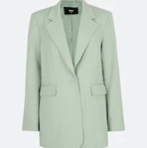Ljusgrön oversized blazer - Ljusgrön/mintgrön oversized kavaj från Bikbok i storlek XS/S, använd endast 2-3 gånger.