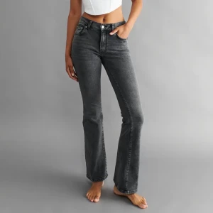 Low waist jeans  - Oanvända med prislappar kvar. Modell: Low waist bootcut jeans. Glömde skicka tillbaka i tid.
