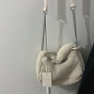 Väska - Väska från primark, oanvänd 100 kr