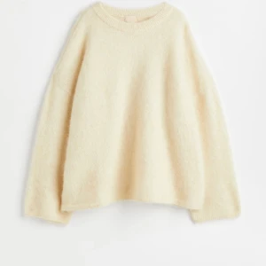 Tröja i mohariblanding H&M - Slutsåld tröja från H&M i mohairblanding. Använd 1 gång 