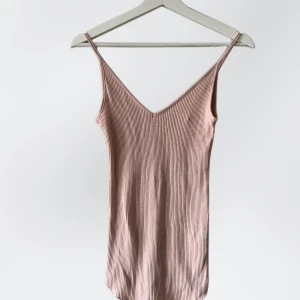 Linne | H&M - Linne från h&m. Använd fåtal gånger. Ljusrosa färg. 60% bomull 38% polyester 2 elastan