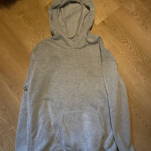 Grå hoodie - Säljer då jag fick fel vara❤️