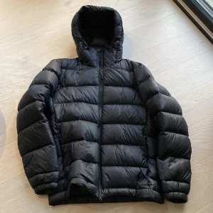J Lindeberg dun jacka - JL down jacket Modell Ross Storlek L Smalare passform