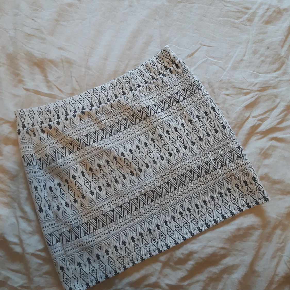 Kjol, mönstrad, strl L. Passar XL