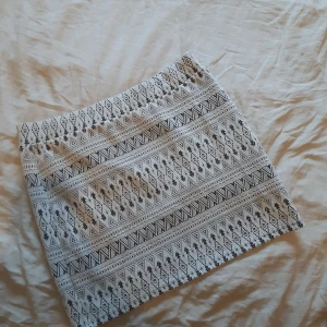 Kjol, mönstrad, strl L. Passar XL - Kjol, mönstrad, från Esamara, strl L. Passar XL