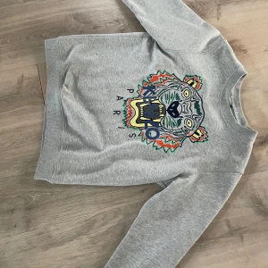 Kenzo tröja  - Kenzo tröja i storlek 152 köpt på soleplus Pris är ej hugget i sten 