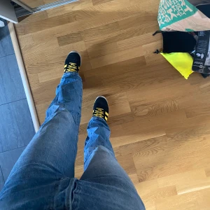 Raka jeans från Bikbok - Raka jeans från bikbok som är slutsålda. Använda Max 3 gånger. Skriv för fler bilder. Nypris: 479.