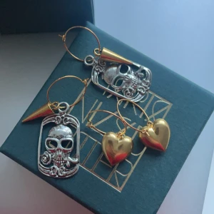 Örhängen  - Säljer dessa örhängen inte använda. För fler frågor eller bilder kontakta ❤️❤️