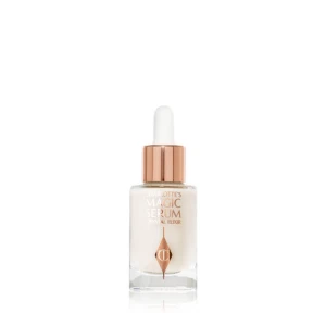 Charlotte tillbury - En helt ny charlotte tillbury magic serum crystal elixir. Det är kliniskt bevisat att den är återfuktande och hjälper huden🫶🏼Väldigt populärt serum! Köptes för 350kr, säljer för 230kr!!🫶🏼Väldigt bra pris