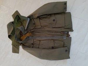Burberry winter jacket men - Runway piece Size 50 ( but a little oversized), not a slim model but rather can be fitted around waste and mid of jacket to make it more fit. Cool details with hood.