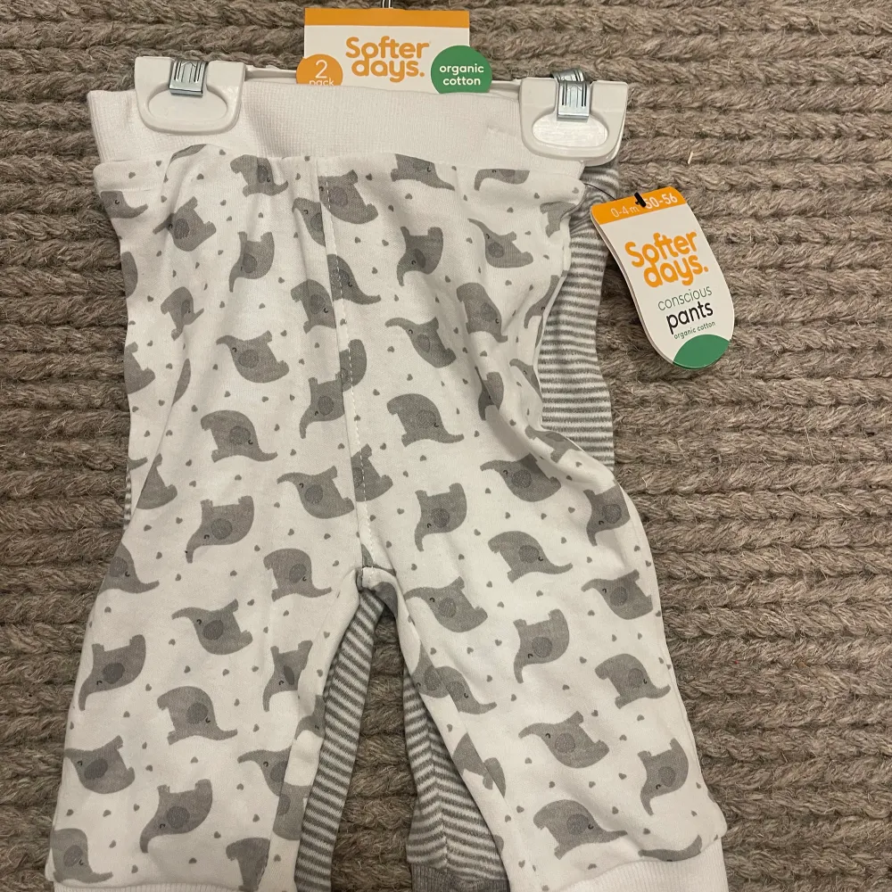 Ett helt nytt seg bebiskläder med elefant mönster . Övrigt.