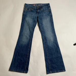 Esprit jeans - Jeans från EDC by esprit. Fin kvalite och mkt fint skick. För små på mig. 36 cm midjemått tvärs över och innerben 75.