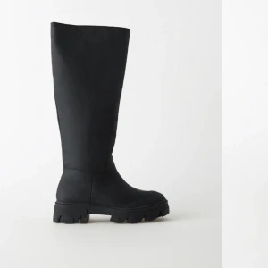 Gina Tricot Skor stövlar - Söker de i Storlek 36 :)