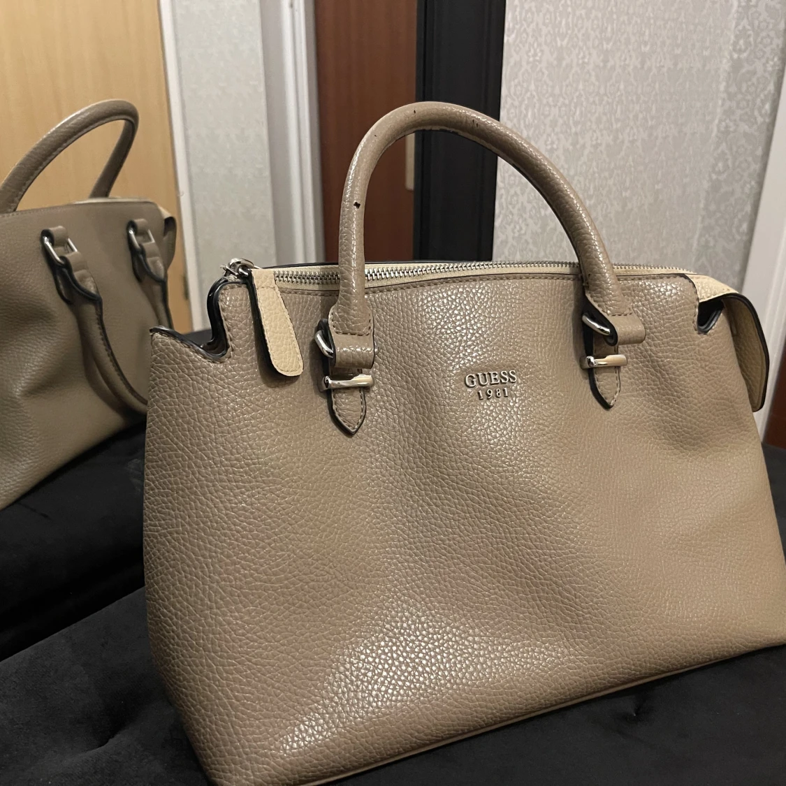 Guess väska beige