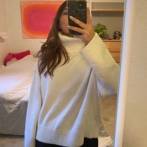 Vit turtleneck polotröja  - Perfekta polotröjan, lite oversized och super skön