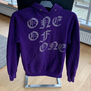 One Of One Hoodie - Säljer denna One of One Hoodie då den är för liten för mig