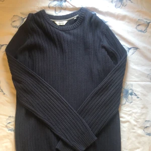 Stickad overzised tröja - Skriv för mer info, köpt på Intersport original pris:200