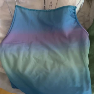 Topp - topp från misslisibells kollektion med nakd, lapp kvar förliten för mig därav säljer jag den, frakt tillkommer OBS frakten kommer bli billigare