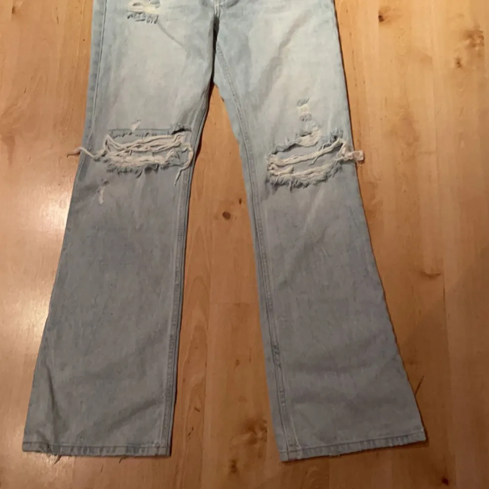 Bootcut jeans från bershka. Använts bara 1 gång. Stl 38. Jeans & Byxor.