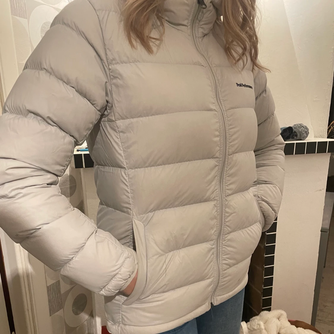 Ljusgrå peak performance jacka  - 90