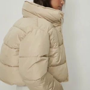 Jacka Nakd - Kort vadderad jacka i beige från Nakd, inköpt för 1-2 månader sedan